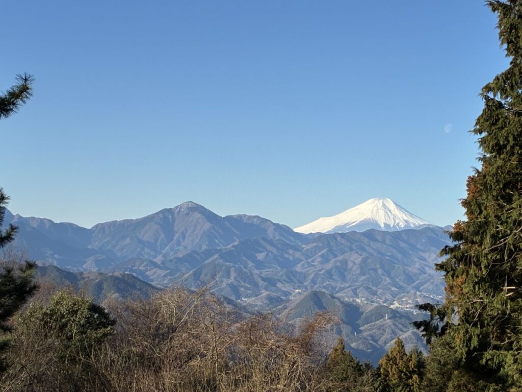 小仏城山山頂から見た富士山